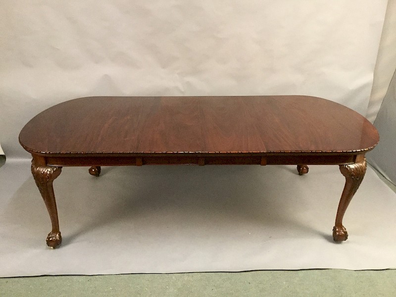 Good Mahogany Extending Dining Table seat 8
