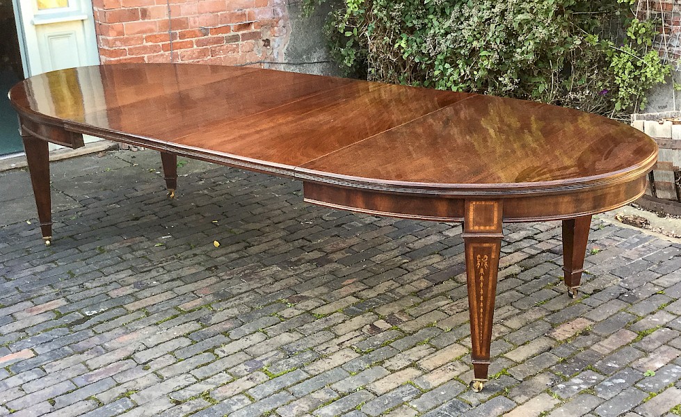 Late Victorian Mahogany Extending Dining Table Inlaid