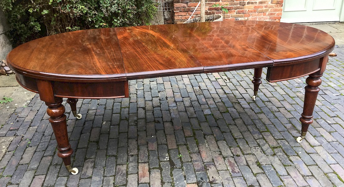 Victorian Mahogany Extending Dining Table 2 leaves