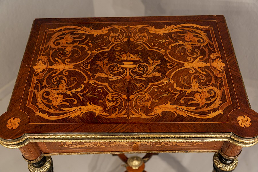 French King wood Card Table Marquetry