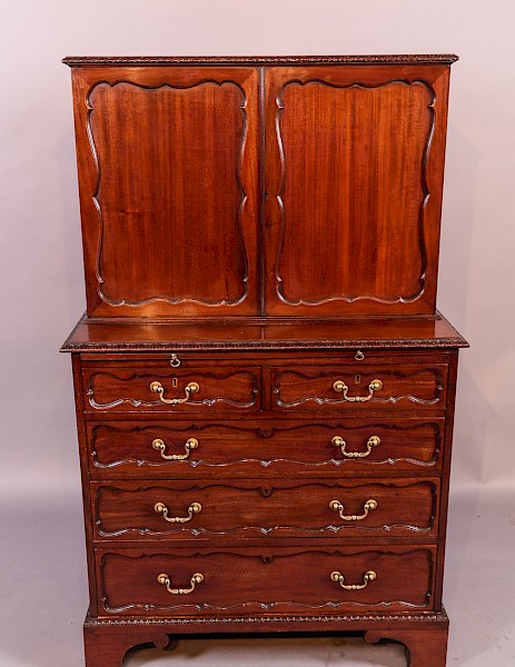 Victorian Mahogany Fitted cabinet on Chest