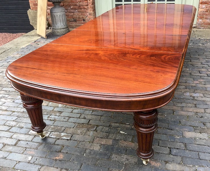 Large Victorian Mahogany Extending Dining Table seats 12