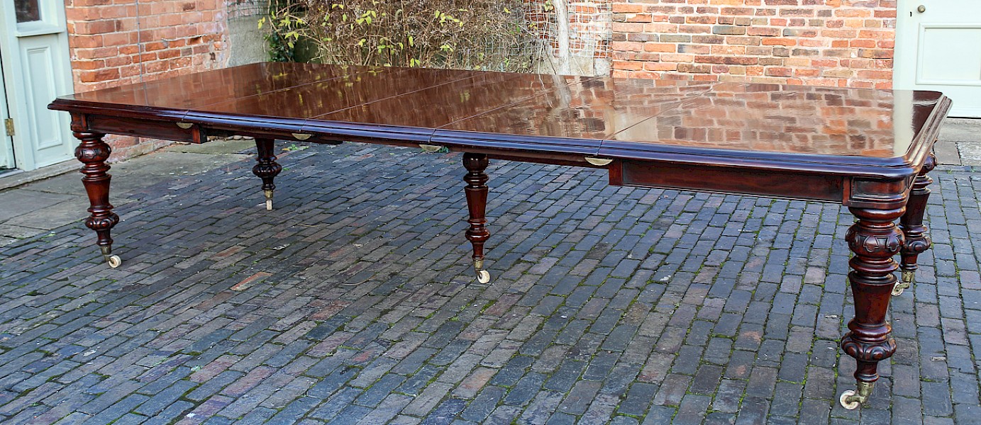 Victorian Mahogany Extending Dining Table 5 leg seats 12