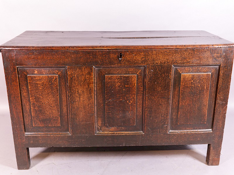 18th century coffer in Oak