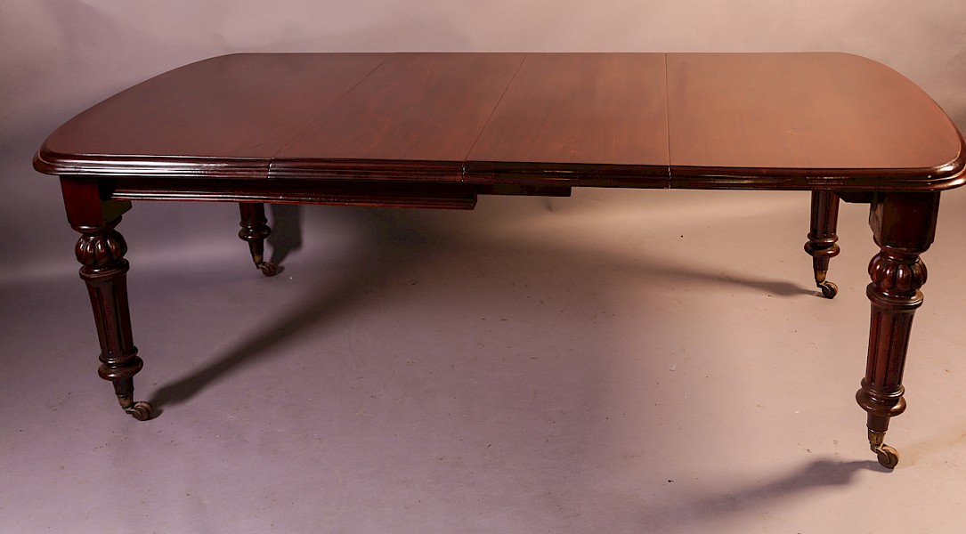 Victorian 2 leaf extending dining table seats 8