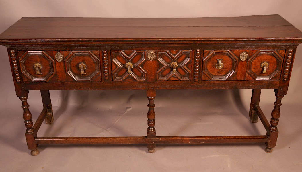 Early 18th century Serving Dresser in Oak