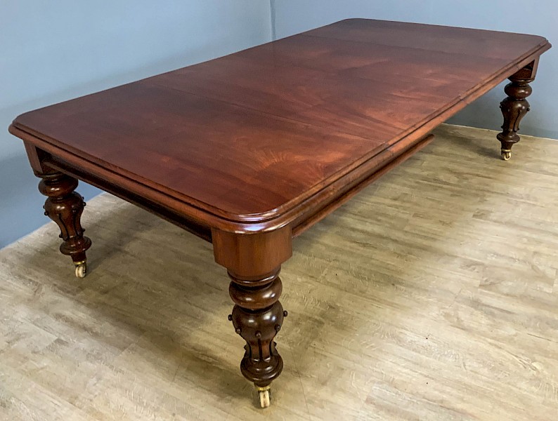 A Victorian Mahogany Extending Dining table seats 10