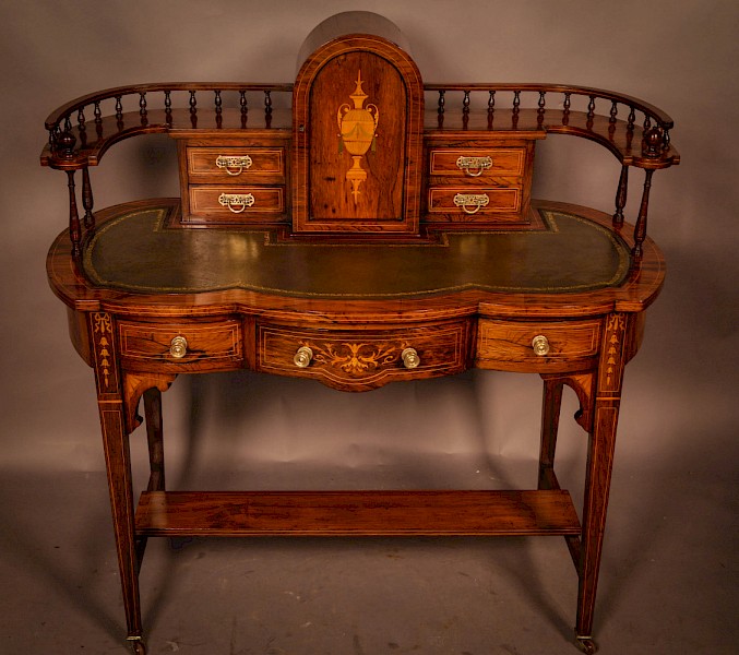 An Attractive Victorian Ladies desk in Rosewood