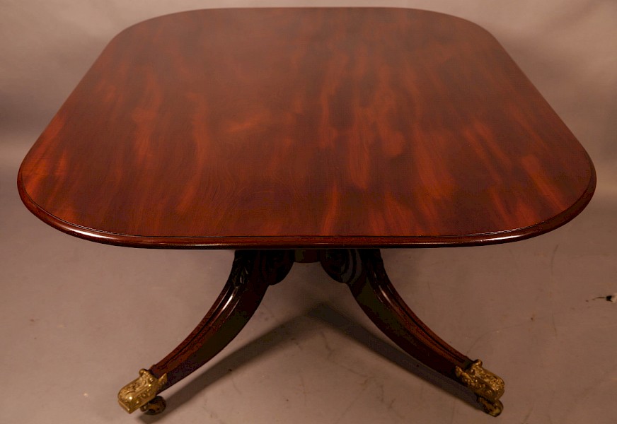 A Superb Georgian Breakfast Dining Table in Mahogany