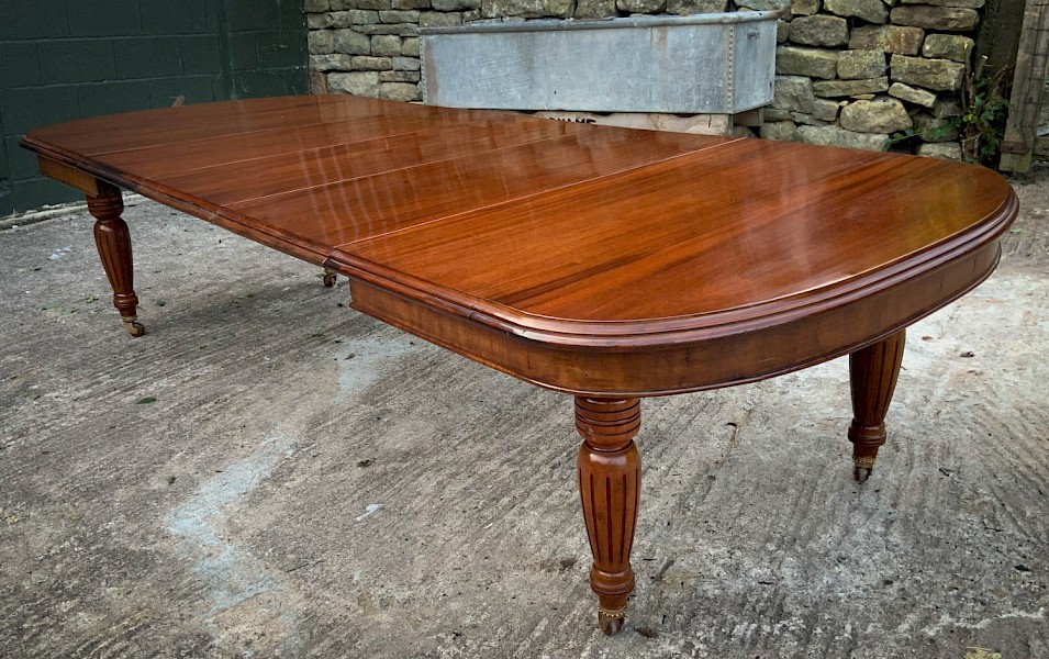 A victorian 3 leaf Extending Dining Table seats 10
