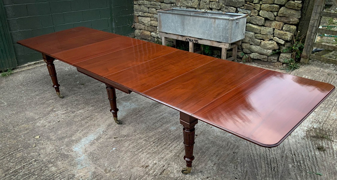 A Very Good late Georgian Extending Dining Table seats 14/16