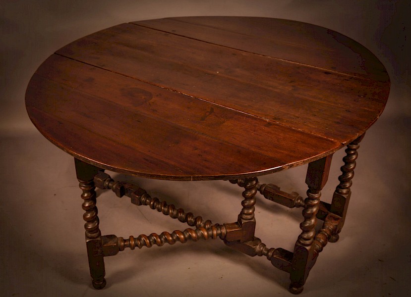 A 17th century Gate Leg Dining table in Oak