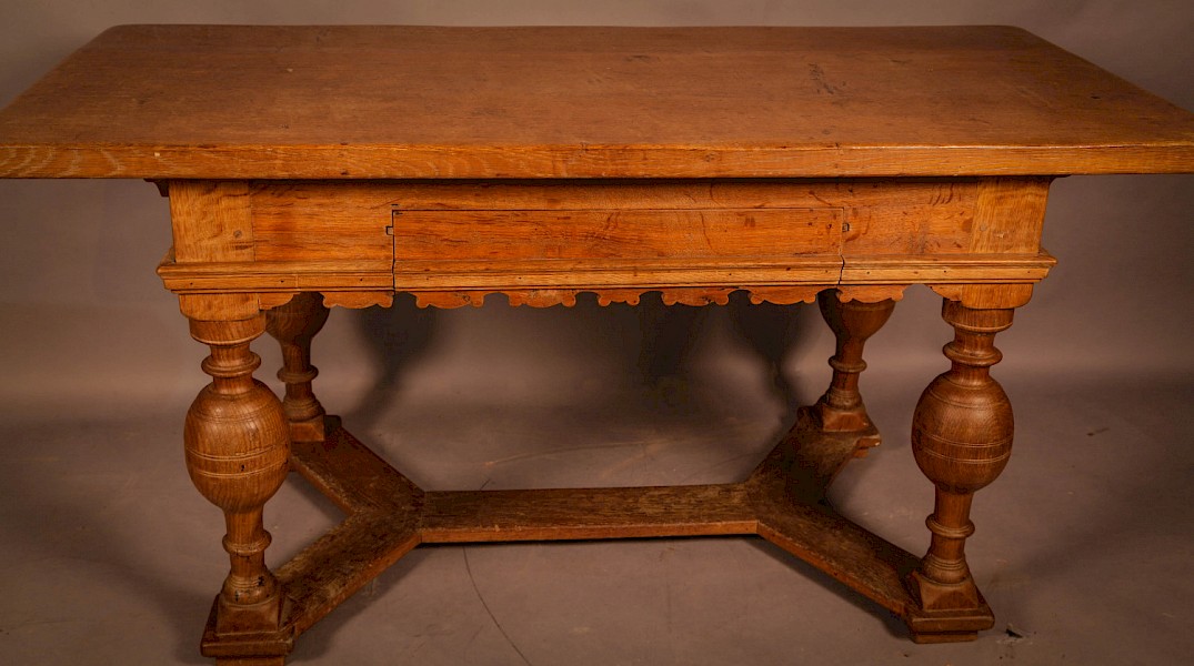 A Dutch Dining Table in Oak