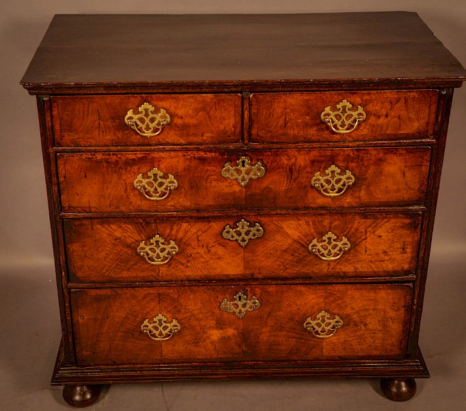 A Georgian Chest of Drawers in Walnut c 1730